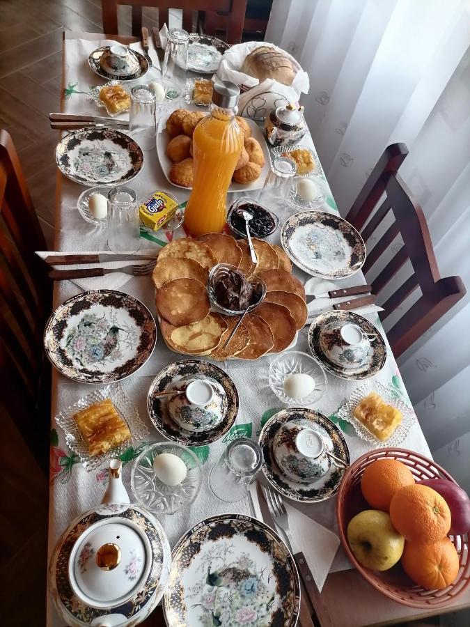 Bixhaku Guesthouse Gjirokastër Buitenkant foto