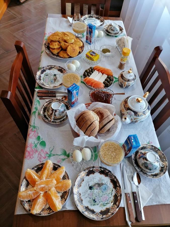 Bixhaku Guesthouse Gjirokastër Buitenkant foto