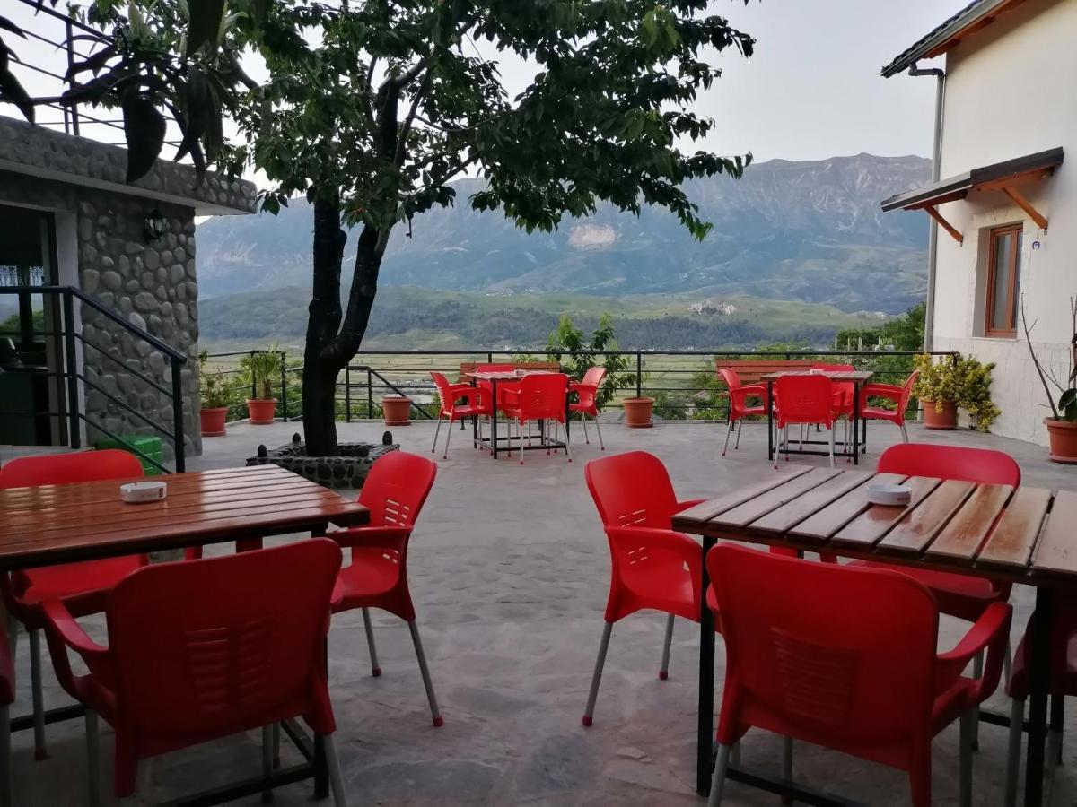 Bixhaku Guesthouse Gjirokastër Buitenkant foto