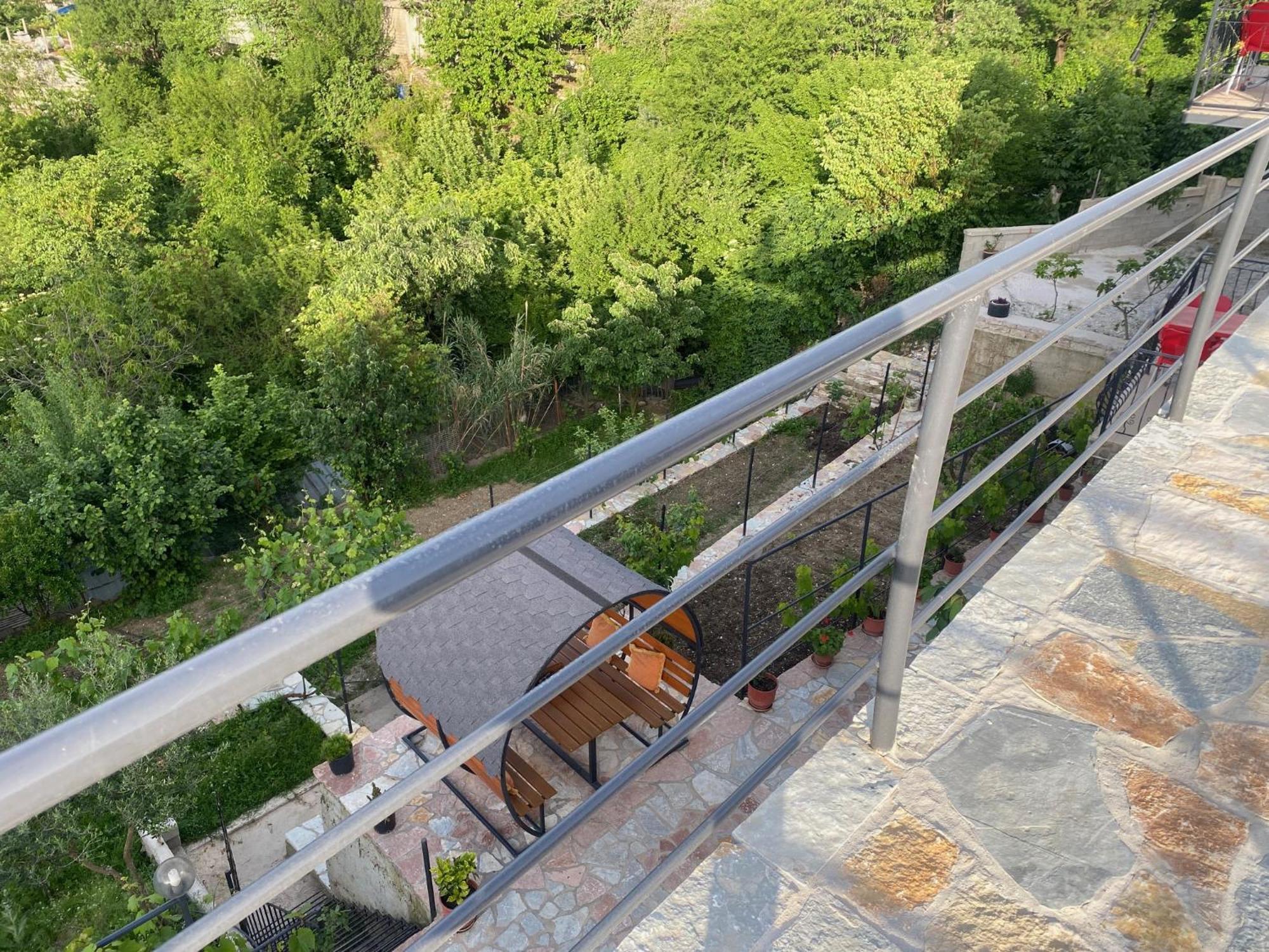 Bixhaku Guesthouse Gjirokastër Buitenkant foto