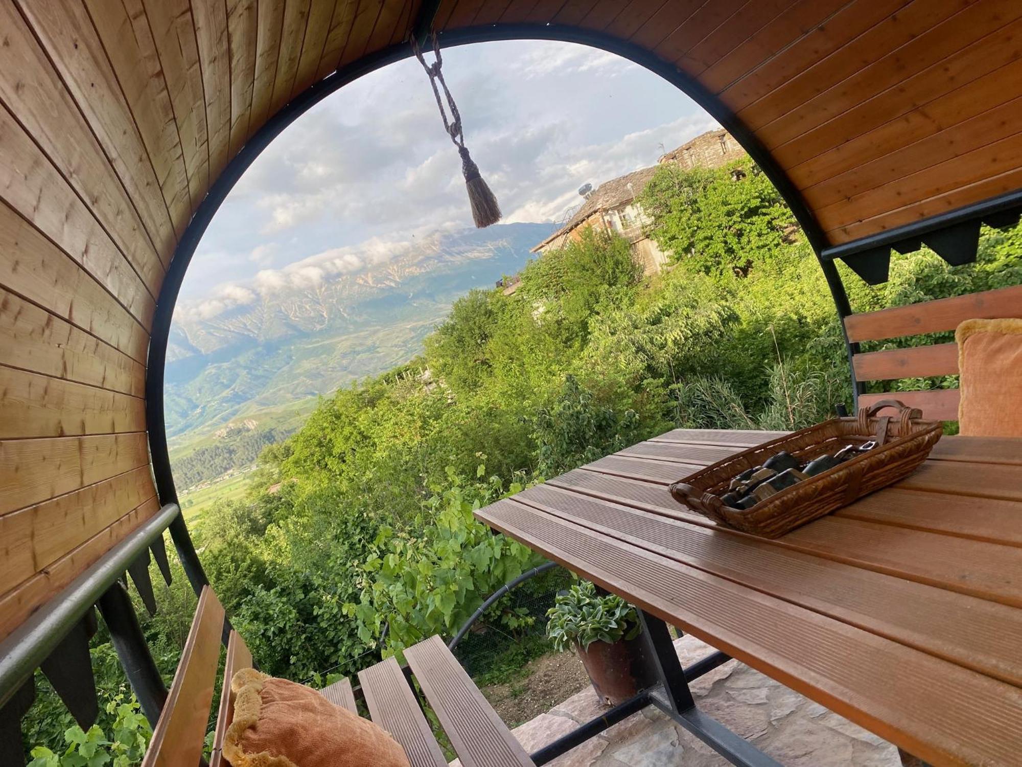 Bixhaku Guesthouse Gjirokastër Buitenkant foto